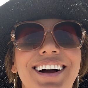 Meet your Posher, Elena